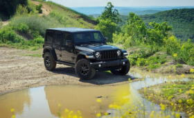 У внедорожника Jeep Wrangler появилась «затемнённая» версия Smoky Mountain