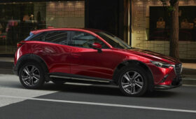 Mazda анонсировала паркетник CX-3 следующего поколения: первый тизер