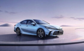 Обновлённая Toyota Camry: увеличенный экран, «хрусталь» и кое-что ещё