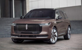 Обновлённый кроссовер Lincoln Nautilus: разное оформление «лица», техника прежняя