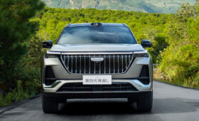 Geely Atlas с новой техникой и расширенным оснащением: продажи начались
