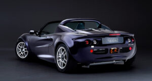 Рестомод Analogue VHPK на базе Lotus Elise S1: водитель по центру и масса менее 600 кг
