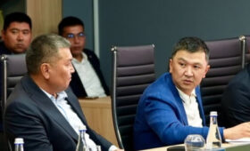Адылбек Касымалиев встретился с руководителями клубов Высшей лиги
