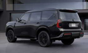 У внедорожника Nissan Armada появилась затемнённая версия