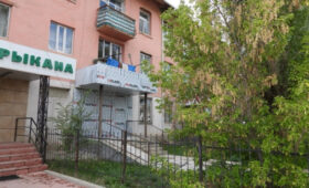 В Нарыне ремонт аптеки привел к повреждению конструкций жилого дома