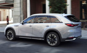 Хватит множить сущности: Mazda объединяет кроссоверы CX-90 и CX-70 в одно семейство