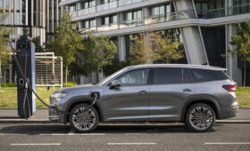 Skoda Kodiaq получил более мощную гибридную установку и новую версию Laurin & Klement