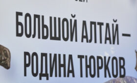 В Кыргызстане изучили редкую стелу с двумя переплетёнными драконами