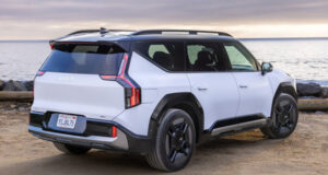 Kia EV9 чуть подорожал на фоне стагнации продаж, топ-версия GT по-прежнему недоступна