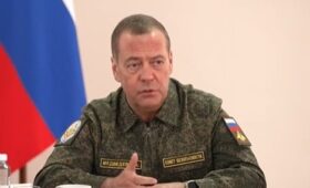 Дмитрий Медведев призвал Трампа «исправить недоразумение» в лице Зеленского