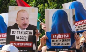 В Азербайджане родители требуют отменить запрет на ношение хиджабов