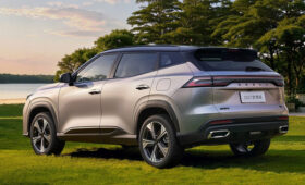 Рестайлинговый Geely Cityray выходит на рынок: дизайн снова упростили, технику менять не стали