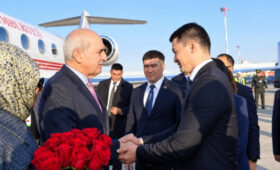 Главы парламентов Турции и Узбекистана прибыли в Бишкек на заседания ТюркПА