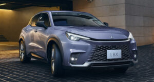 Кроссовер Lexus LBX получил несколько обновок на домашнем рынке